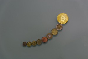 Ảnh của Điều gì đã thúc đẩy giá bitcoin tăng lên mức kỷ lục mới 9.771 USD?