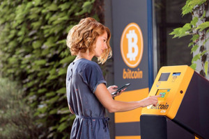 Ảnh của Hai nghi phạm bị ghi hình trong phi vụ cướp ATM Bitcoin