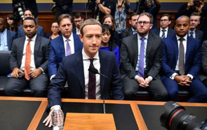 Ảnh của Mark Zuckerberg: Facebook sẽ rút khỏi dự án Libra nếu không được Mỹ chấp thuận