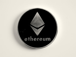 Ảnh của Cộng đồng tiền điện tử “trổ tài suy đoán” sau khi xuất hiện giao dịch Ethereum phí “khủng” thứ 2