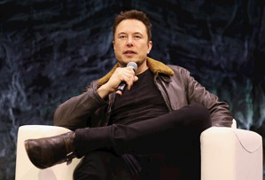 Ảnh của Elon Musk cho rằng giá Bitcoin, ETH đang ở mức “cao” và phản bác Peter Schiff