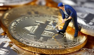 Ảnh của Ba tấn giàn khai thác Bitcoin đang được vận chuyển từ Quảng Châu đến Maryland