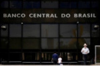 Brazil cenbank minutes raise possibility of 100 bps hike at next meeting