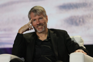 Ảnh của Michael Saylor so sánh việc mua Dogecoin với đánh bạc ở Vegas