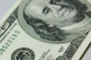 Giá USD duy trì ở mức cao