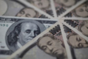 Picture of U.S. dollar advances to three-month high in safety move