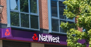 Ảnh của NatWest bị lên án tự ý quyết định cách tiêu tiền của khách hàng sau khi chặn các giao dịch thẻ tín dụng và thẻ ghi nợ với Binance