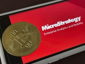 Ảnh của Cổ phiếu MicroStrategy đánh bại Bitcoin dù công ty nắm giữ nhiều BTC nhất – Tại sao vậy?