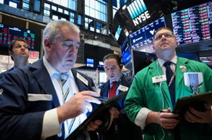 Ảnh của Dow tăng 200 điểm tạo kỷ lục mới sau khi báo cáo lạm phát không tăng cao như lo ng