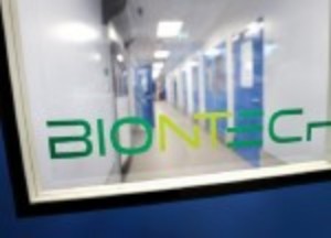 Ảnh của Cổ phiếu BioNTech, Moderna tăng khi liều vắc xin bổ sung cho những người có hệ miễn dịch yếu được chấp thuận