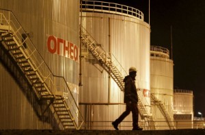 Ảnh của Dầu giảm giá khi các dữ liệu cho thấy kho dự trữ dầu thô của Mỹ tăng ngoài kì vọng