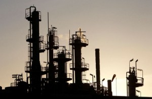Picture of Oil scales over 7-year peak on political risks, supply crunch