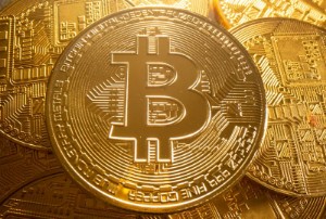Picture of Bitcoin falls to lowest in 16 mths, giving up 2021 gains