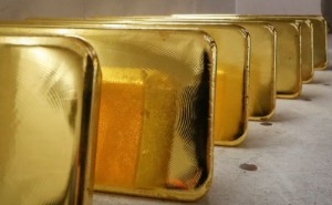 Ảnh của Gold Up, Hits Over One-Week High as Dollar Falls