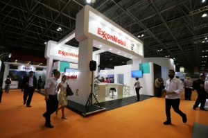 Ảnh của Proxy advisor urges Exxon shareholders to vote to oust CEO