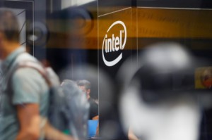 Picture of Intel Pauses Hiring in PC Chip Unit for 2 Weeks