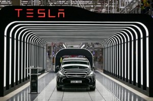 Picture of Tesla's deliveries fall, hurt by China's COVID-related shutdown