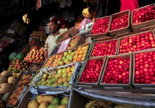 Kashmir growers fear for their fruit in pilgrimage traffic jams