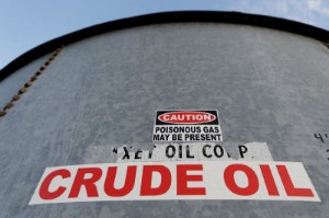 Picture of Oil rises on U.S. crude stock drawdown