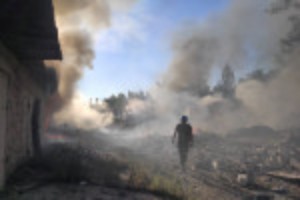 Ảnh của Russian-occupied Kherson cut off as Ukraine counter-attacks - Britain