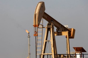 Picture of Oil rises as risk appetite improves, but recessionary fears loom