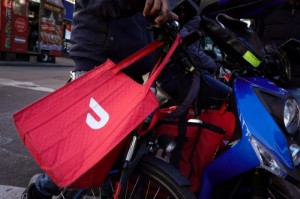 Ảnh của DoorDash rides resilient delivery demand to raise key forecast