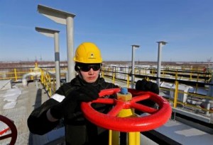 Ảnh của IEA: Sản lượng dầu của Nga có thể giảm 20% vì lệnh cấm vận của EU