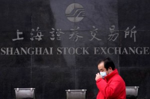 Picture of Chinese Stocks Buoyed by Rate Cut, Fed Woes Batter Asian Shares