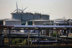 Picture of European Gas Futures Plunge as Nations Rush to Fill Up Storage