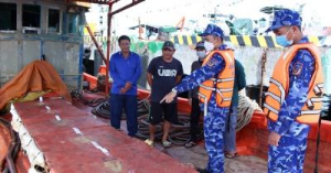 Ảnh của Cảnh sát biển bắt giữ 2 tàu chở 75.000 lít dầu không giấy tờ hợp pháp