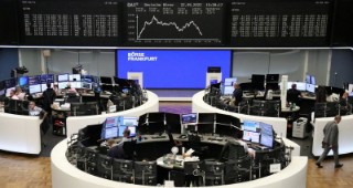 European shares stretch declines after central bank-induced selloff