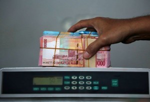 Picture of Indonesia central bank sees pressure on rupiah as temporary-official