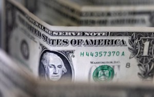 Picture of Dollar Weakens as Treasury Yields Drop; Sterling Retains Strength