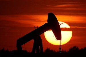 Picture of Oil prices fall on recession worries, but supply cuts support
