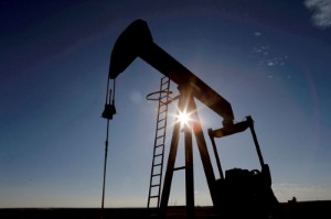 Ảnh của Oil prices steady on U.S. dollar weakness; recession fears weigh