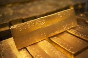 Picture of Gold Hits Over 3-Week Low as U.S. Yield Spike Rattles Markets