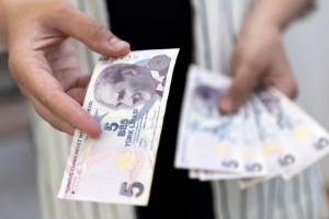 Ảnh của Turkey halts lending to more FX-rich firms to boost lira