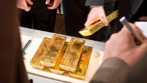 Ảnh của Vàng thế giới giảm khi đồng USD tăng trở lại