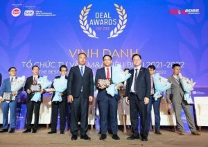Ảnh của Rồng Việt nhận giải thưởng “Tổ chức tư vấn M&A tiêu biểu 2021 - 2022"