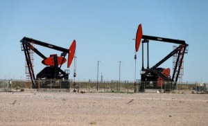 Picture of Oil slips as price cap proposal eases supply concerns