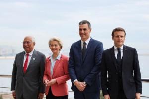 Picture of Hydrogen pipeline from Spain to France to cost 2.5 billion euros, Spanish PM Sanchez says