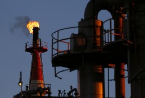 Picture of Crude oil higher; Hefty weekly losses likely on demand worries