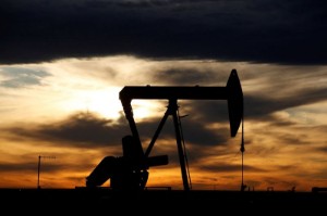 Picture of Oil prices rise on U.S. drawdown, Chinese fears weigh