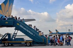 Ảnh của "Bão" giá vé máy bay Tết 2023: Hàng không tìm cách "hạ nhiệt"