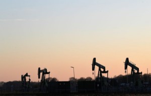 Picture of Oil recovers from early decline, outlook clouded by China and global economy