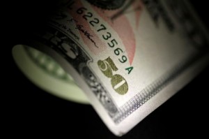 Picture of Dollar hands back gains ahead of release of Federal Reserve minutes