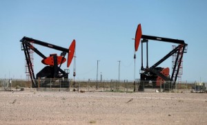 Picture of Oil jumps on weaker U.S. dollar, jobs report