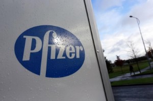 Picture of U.S. FDA, CDC see early signal of Pfizer bivalent COVID shot's link to stroke
