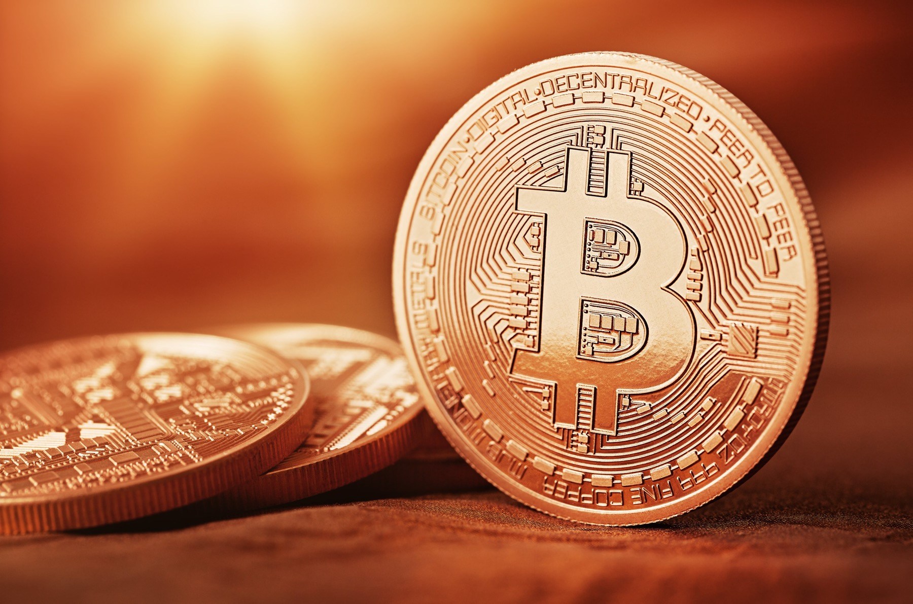 Giá Bitcoin đối mặt với nguy cơ giảm sâu khi đột ngột sụt về $6,900