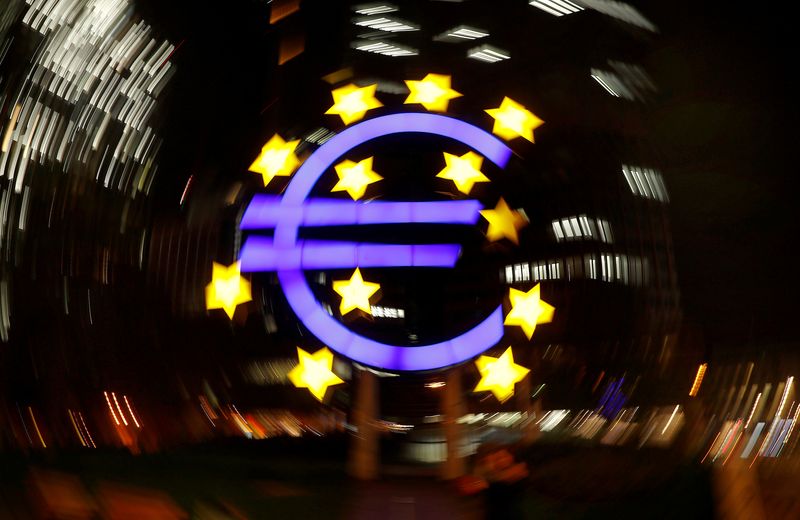 Euro zone yields extend fall after BoE flags recession risk